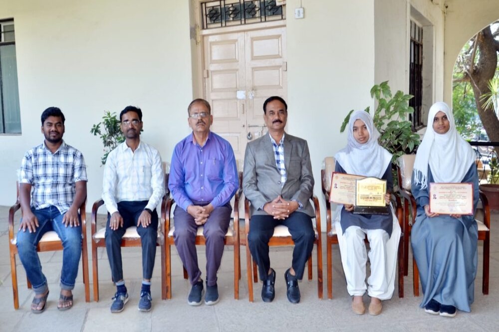 अंजुमन महाविद्यालयाच्या विद्यार्थिनींनी राष्ट्रीय पातळीवर पहिला आणि दुसरा क्रमांक पटकावला 